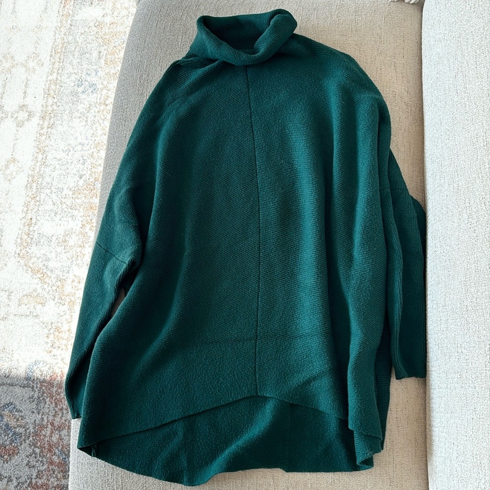 Oversized turtleneck sweater tunic, size small, forest green